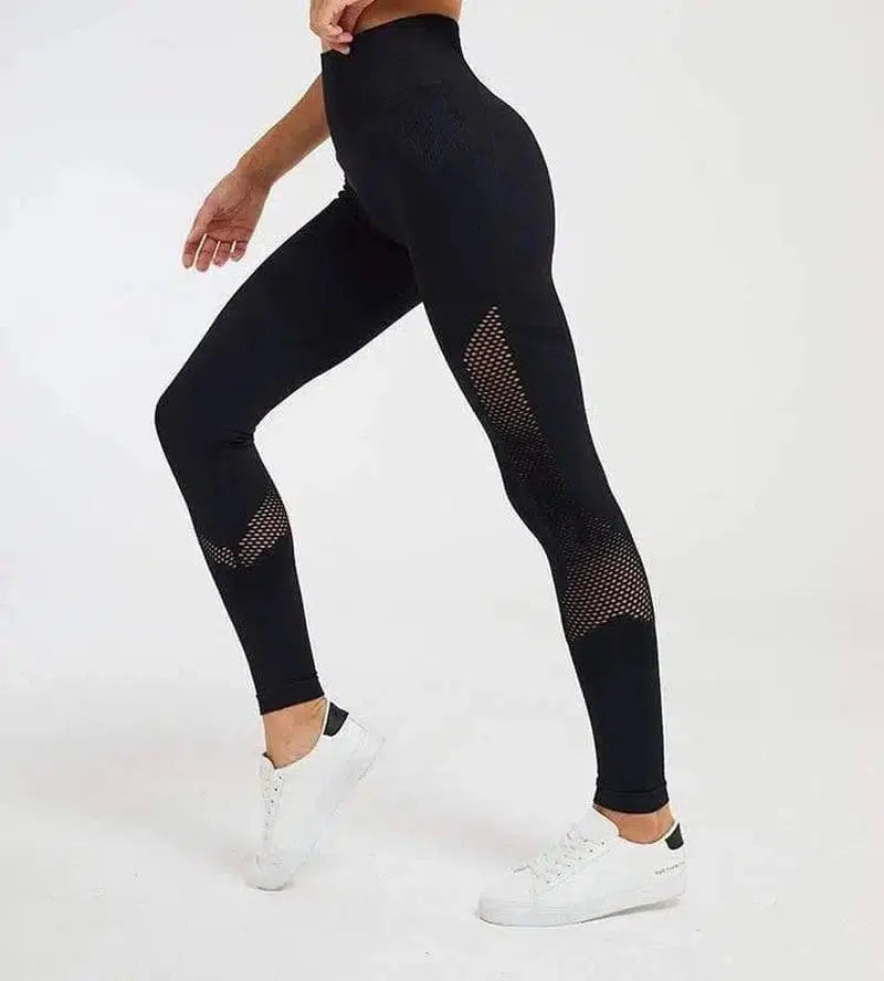 Seamless crescent hollow fitness trousers-black-2